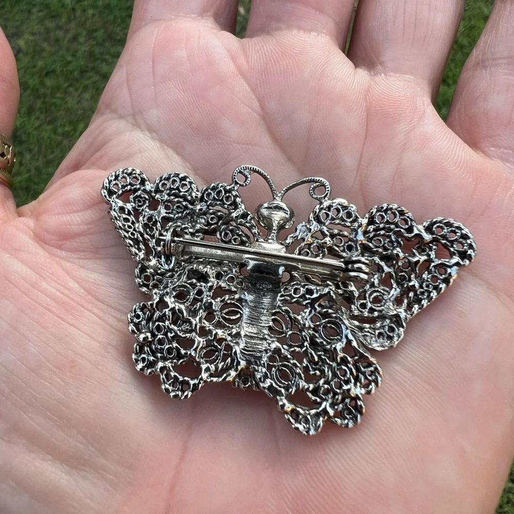 Silver-tone Filigree Blue Rhinestone Eyes Butterfly Brooch👠 - Picture 13 of 17